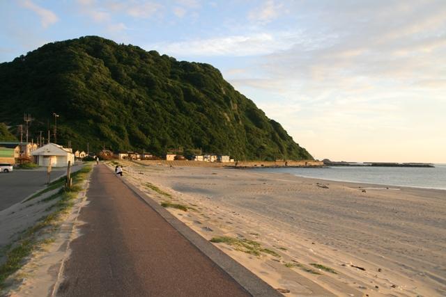 湯野浜のマジックアワー！(日本海に沈む夕日と鳥海山をのぞむ）: 歴史の旅＆外出の記録